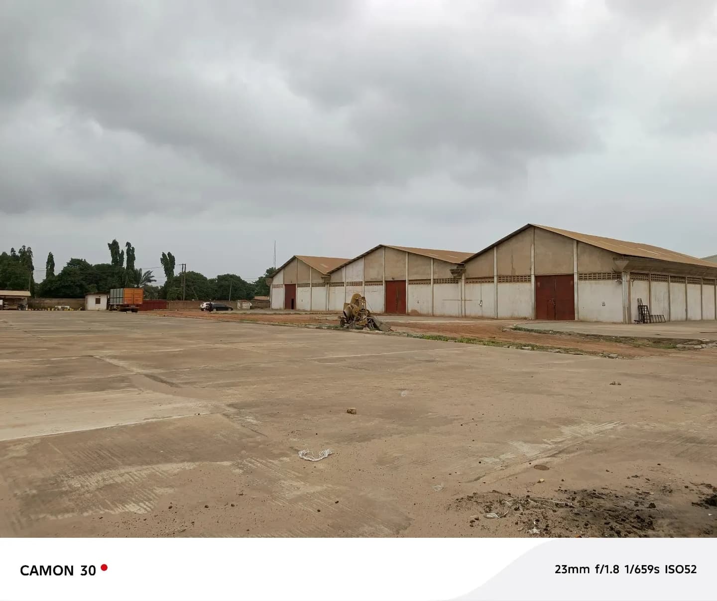 2.4 Acres Industrial Land With 2,100 SQM Warehouse - Commercial in Greater Accra, Tema Metropolitan - Rent