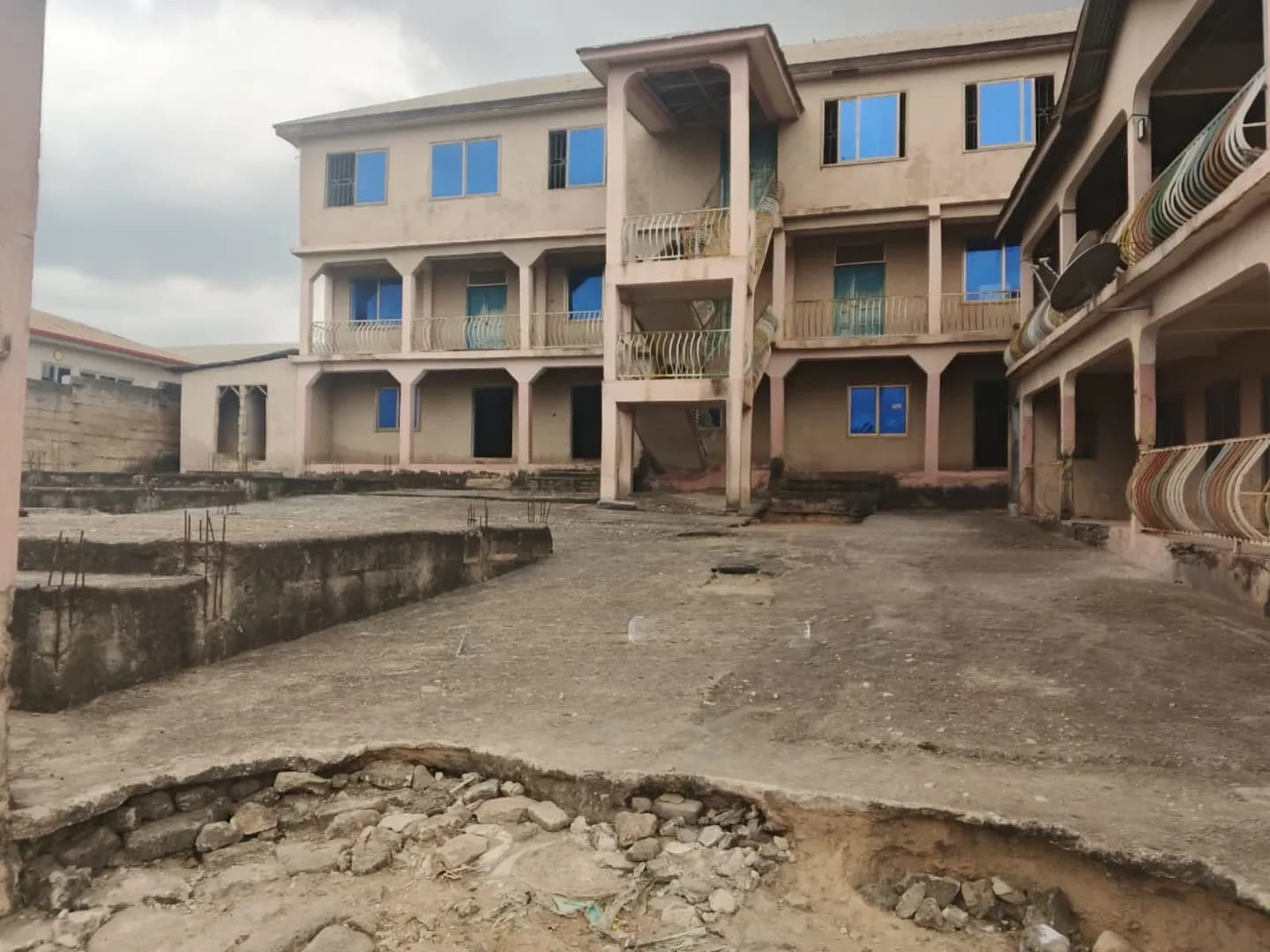 School for Sale Faade Manpranse Rd - Commercial in Ashanti, Kumasi Metropolitan - Sale