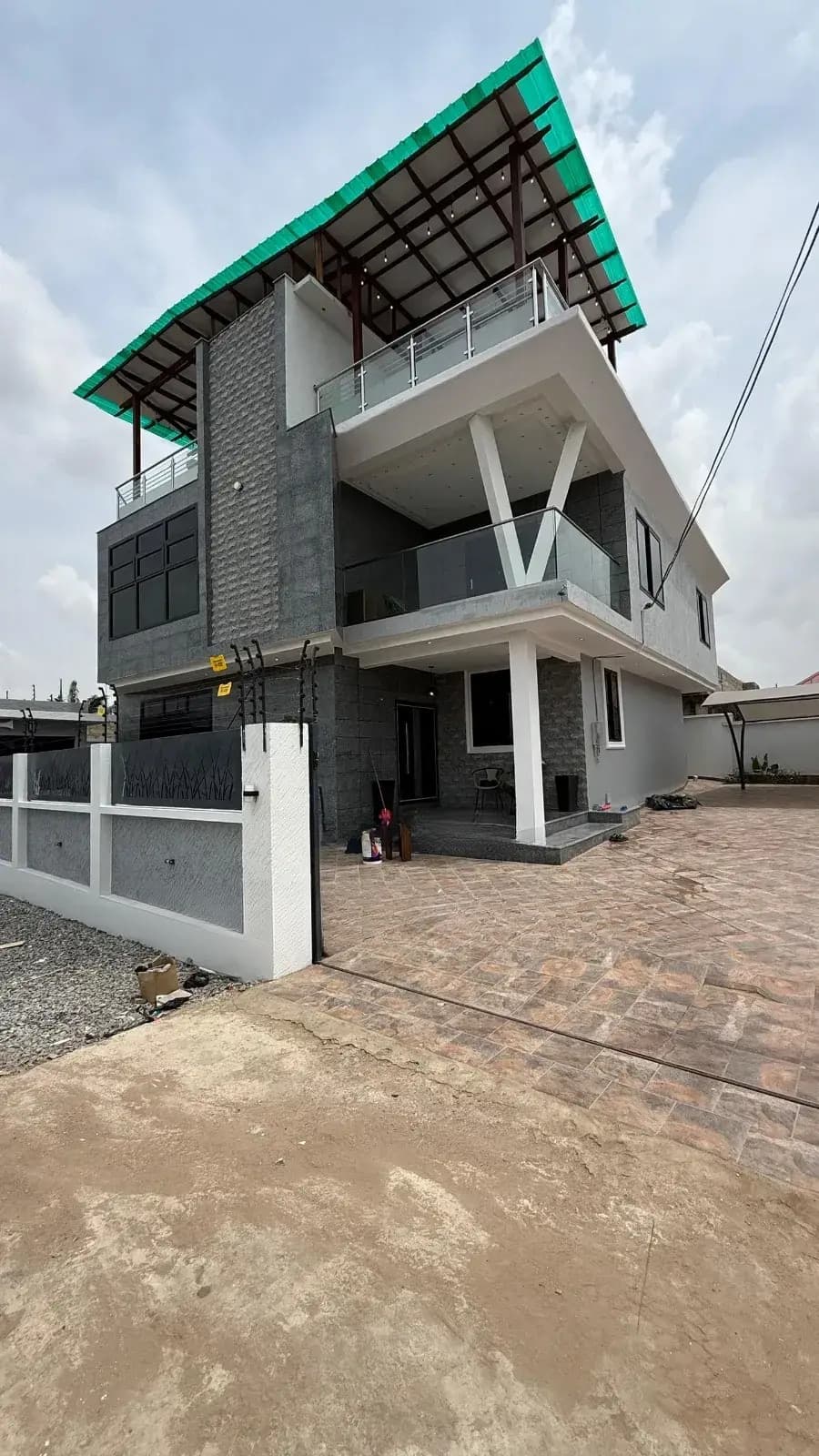 Furnished 4bdrm House in Seekers, Otano for sale - 4 bedroom House in Greater Accra, Adjiriganor, Otano - Sale