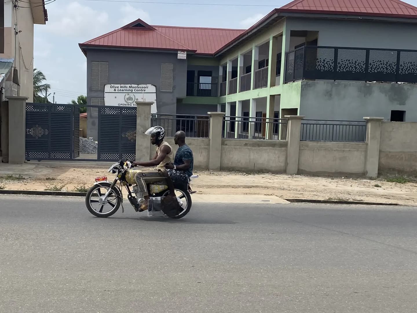 Storey Building With 16 Spacious Rooms for Sale - Commercial in Central Region, Gomoa East - Sale