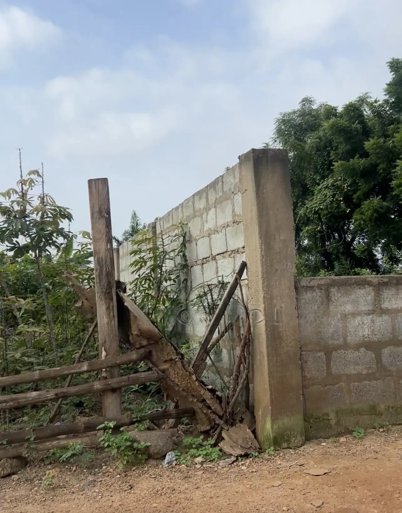 Title Plot 100ft on the Road and 70ft Inside at Lakeside Busines Centr - Land in Greater Accra, Ashaley Botwe - Sale