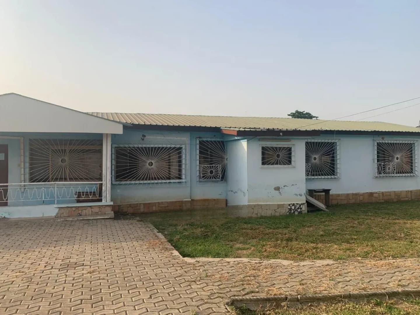 3 Bedrooms House Sitting on 90/100 Land Size Tema Comm12 - 3 bedroom Commercial in Greater Accra, Accra Metropolitan - Sale
