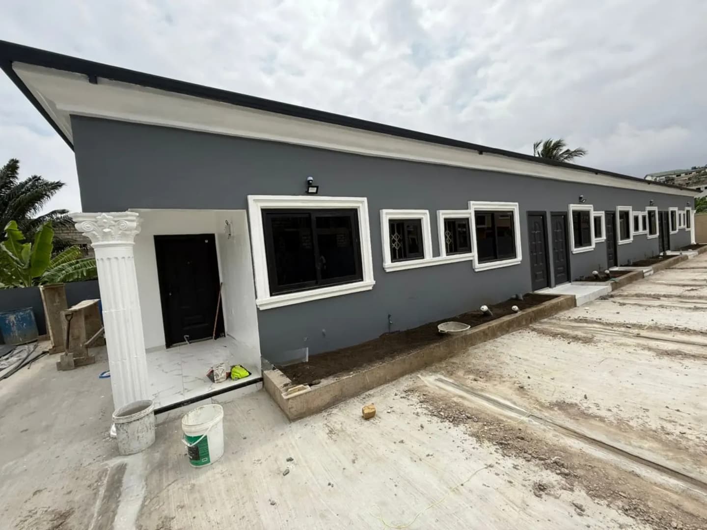 Seven Bedroom for Sale Awoshie 1.700.000 - Apartment in Greater Accra, Awoshie - Sale