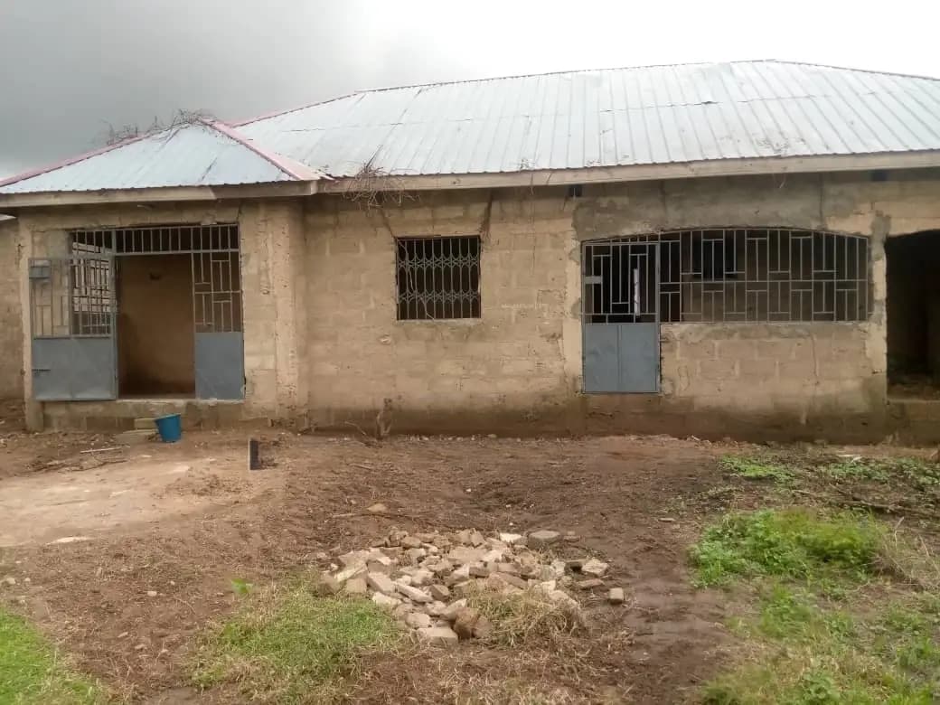 1 Chamber and Hall Self-Contained, 2 Single Room Self-Contained - Commercial in Central Region, Awutu Senya East Municipal, 21/06 - Sale