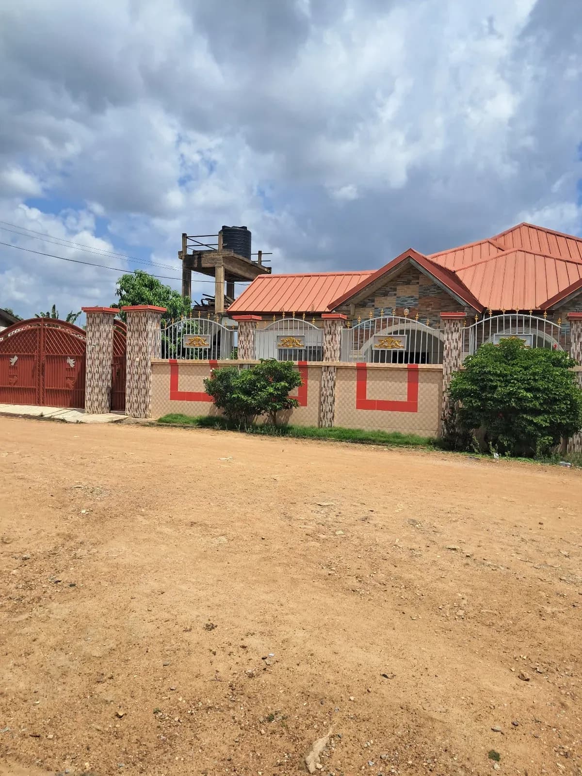 6bdrm House in Obeyeyie, Ga West Municipal for sale - 6 bedroom House in Greater Accra, Ga West Municipal - Sale