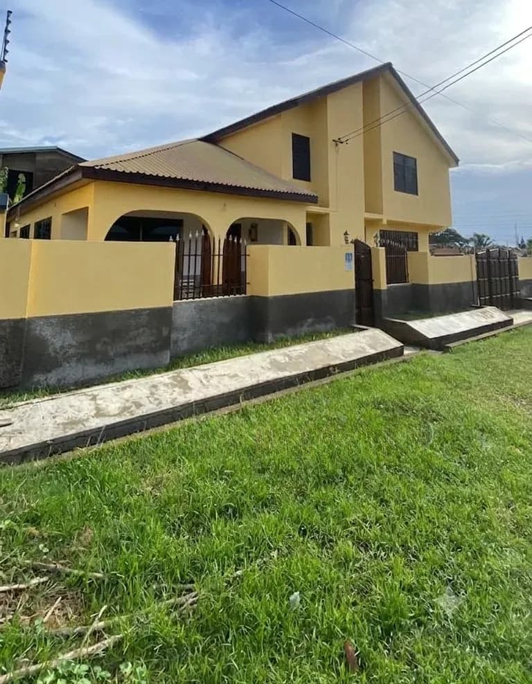 5bdrm House in Sakumono for sale - 5 bedroom House in Greater Accra, Tema Metropolitan, Sakumono - Sale