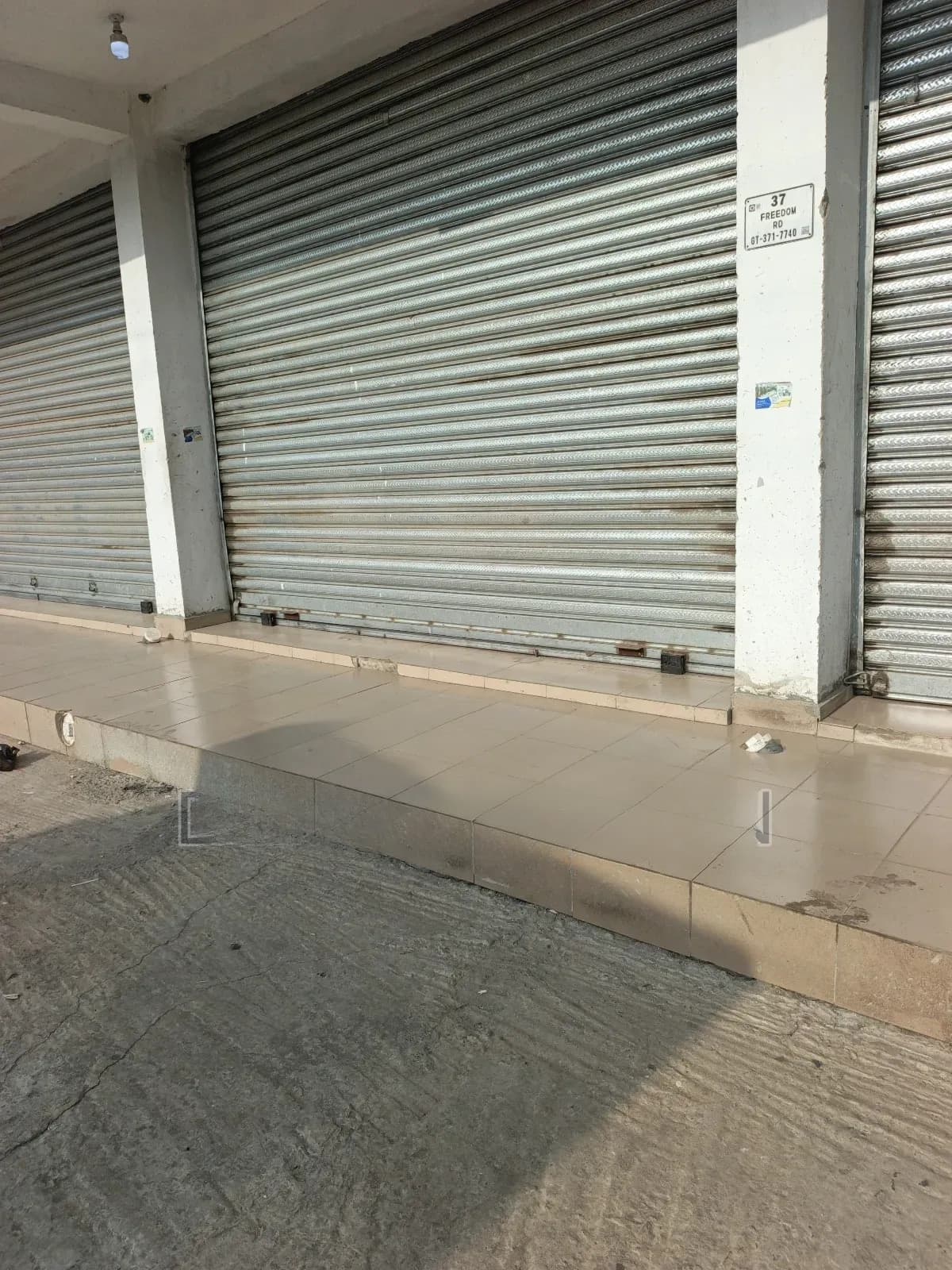 Shop Main Roadside - Commercial in Greater Accra, Tema Metropolitan - Rent