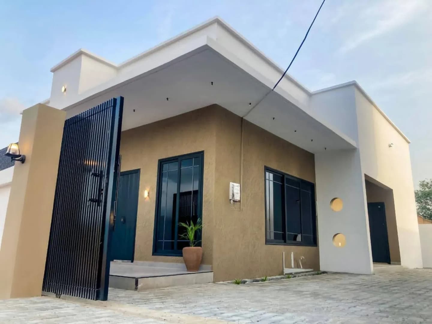 2bdrm Duplex in Shining Star Real, Accra Metropolitan for sale - 2 bedroom House in Greater Accra, Accra Metropolitan - Sale
