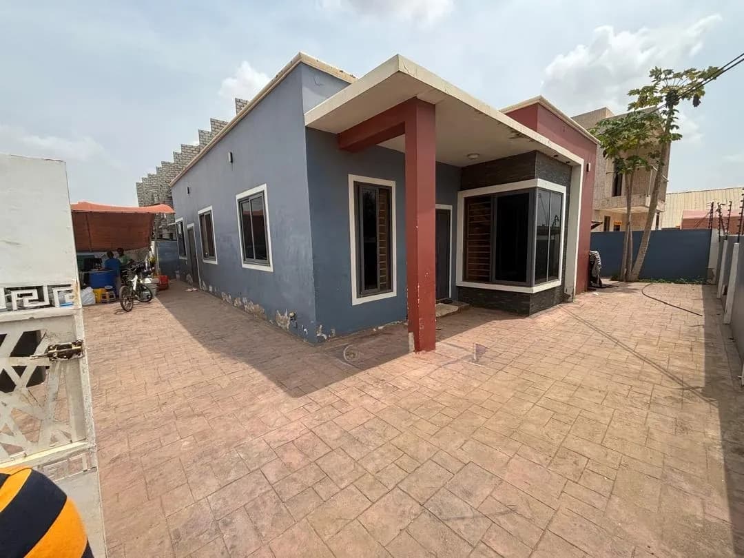 3bdrm House in Lakeside Estates for sale - 3 bedroom House in Greater Accra, Ashaley Botwe, Lake Side Estate - Sale