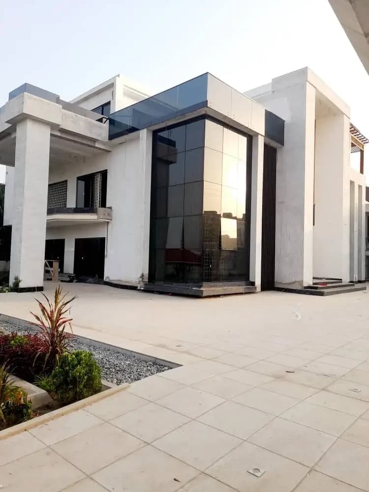 Furnished 8bdrm Mansion in Pleasant Properties, East Legon for sale - 8 bedroom House in Greater Accra, East Legon - Sale