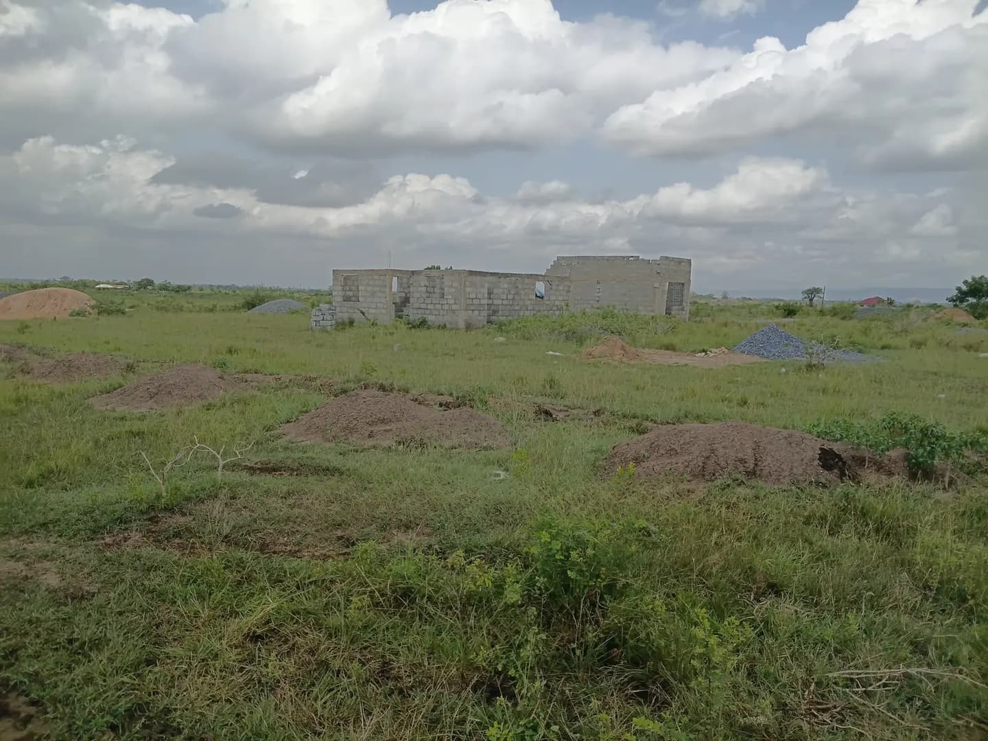 Personalized Corner Walls – Shai Hills After Afienya Dedenya - Land in Greater Accra, Accra Metropolitan - Sale