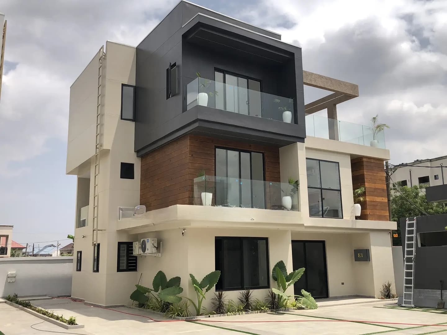 5bdrm Duplex in East Legon Hills, Accra Metropolitan for sale - 5 bedroom House in Greater Accra, Accra Metropolitan - Sale