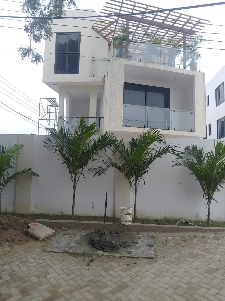 4bdrm Townhouse/Terrace in Labone for sale - 4 bedroom House in Greater Accra, Labone - Sale