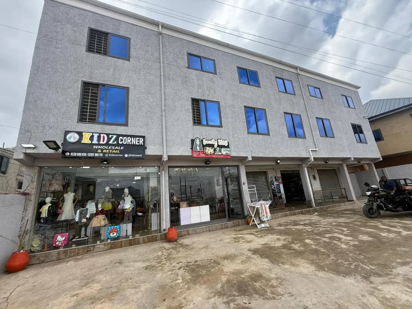 Apartment and Stores for Sale at Ablekuma Ga Odumase - Commercial in Greater Accra, Ablekuma, Pentecost / Ablekuma - Sale