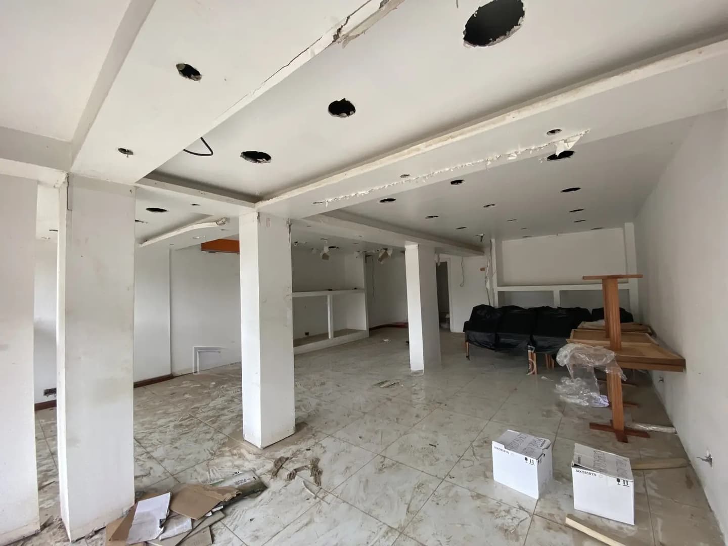 Double Shop With Office for Rent Achimota Neoplan by the Tarred Road. - Commercial in Greater Accra, Achimota - Rent