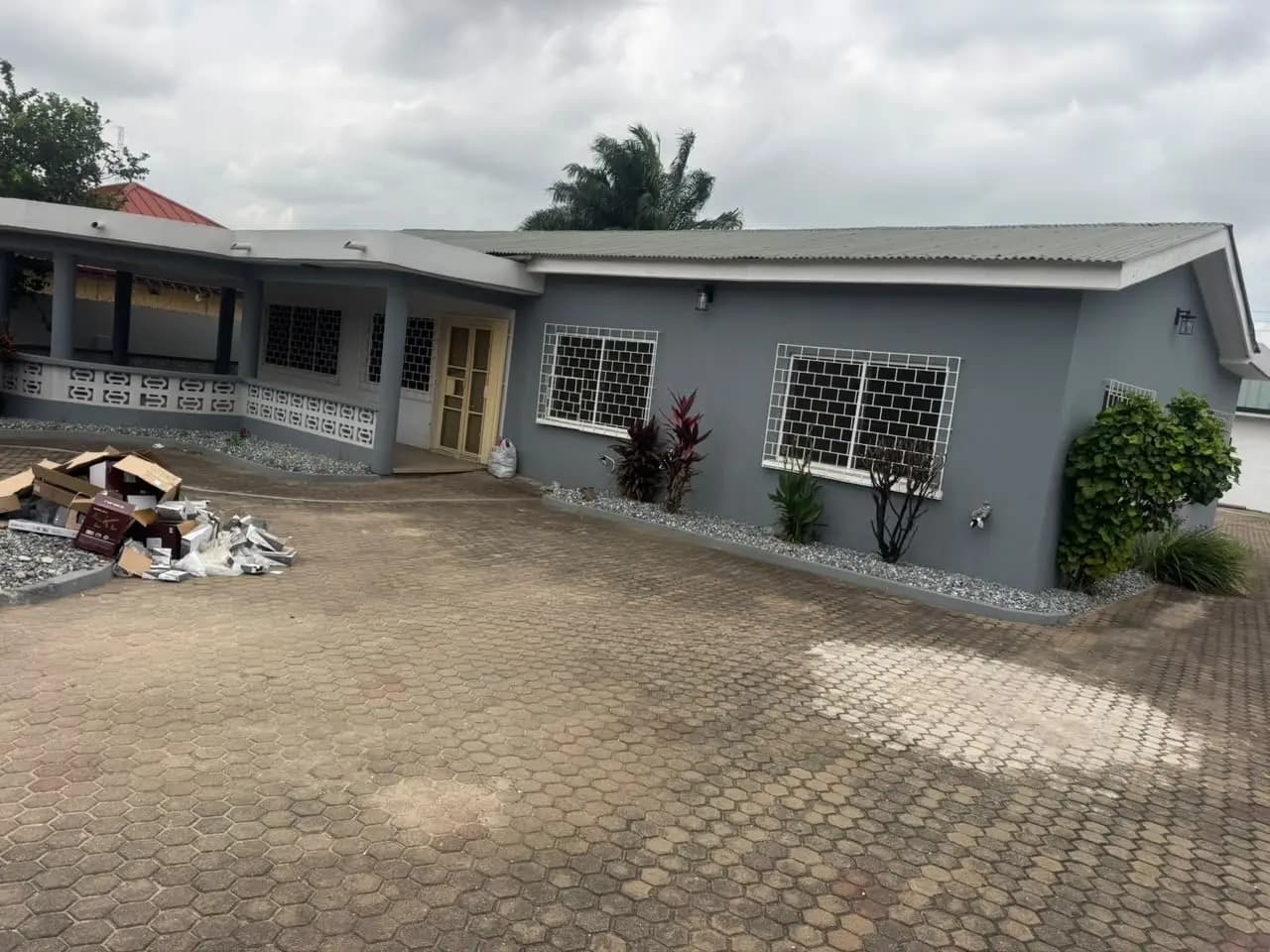3bdrm House in Cfc Estate for rent - 3 bedroom House in Greater Accra, Dome, CFC Estates - Rent