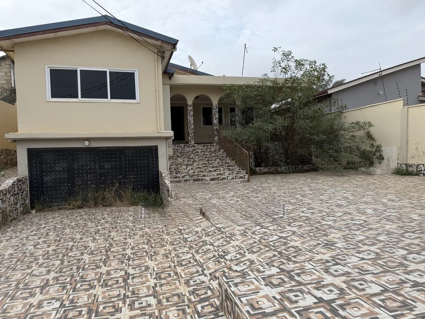 4bdrm House in Weija for sale - 4 bedroom House in Greater Accra, Weija - Sale