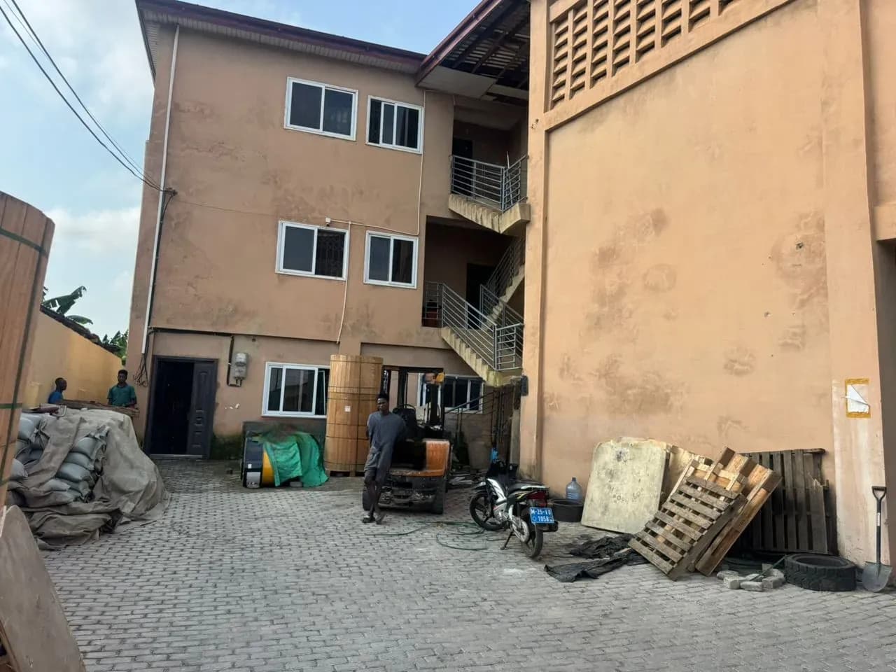 1000 Sqm. Warehouse for Rent at Achimota - Commercial in Greater Accra, Achimota, Mile 7 - Rent