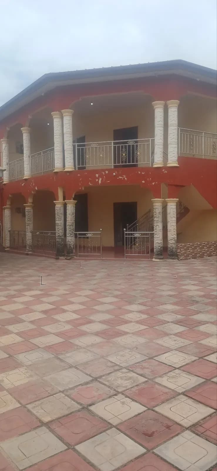 8bdrm Duplex in Sakumono for sale - 8 bedroom House in Greater Accra, Tema Metropolitan, Sakumono - Sale