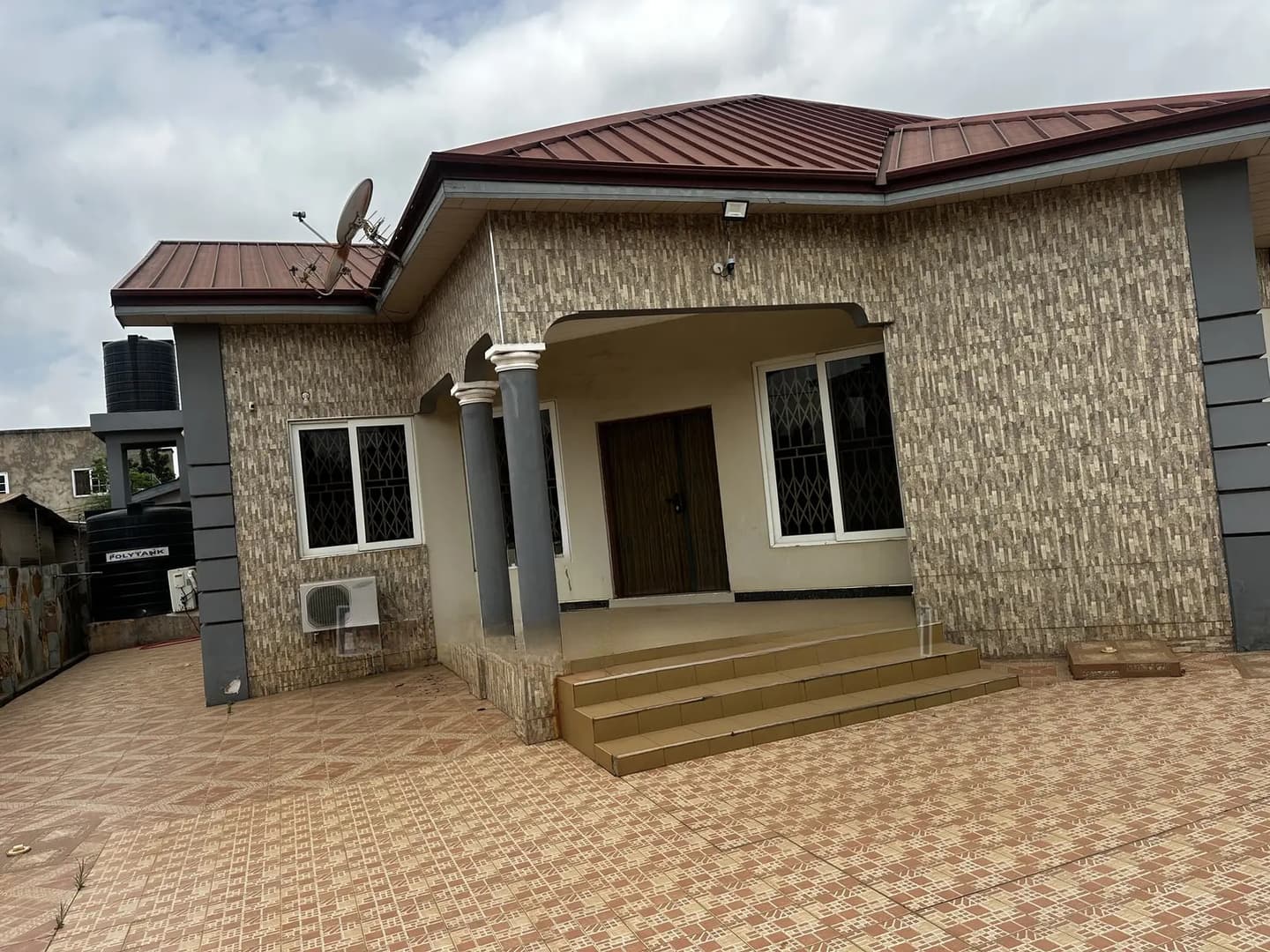 Furnished 5bdrm House in Lakeside for sale - 5 bedroom House in Greater Accra, Ashaley Botwe, Lake Side Estate - Sale