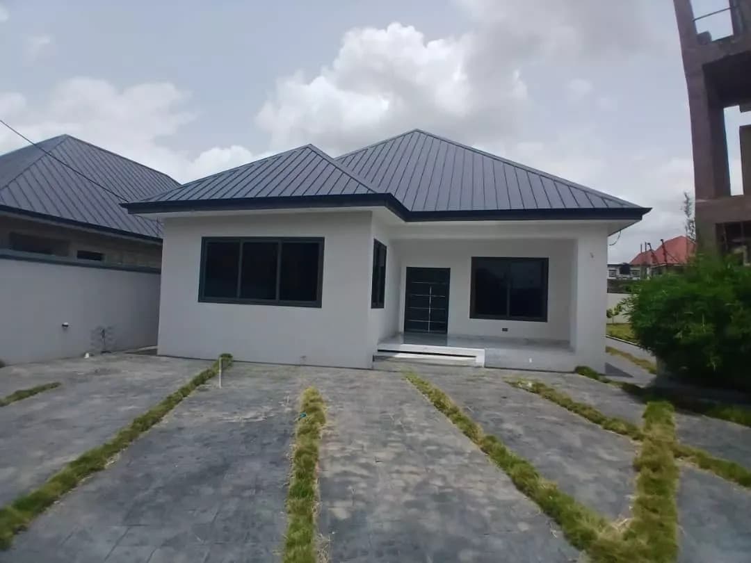 3bdrm House in The Herrmanns Estate, Accra Metropolitan for sale - 3 bedroom House in Greater Accra, Accra Metropolitan, 19/05 - Sale
