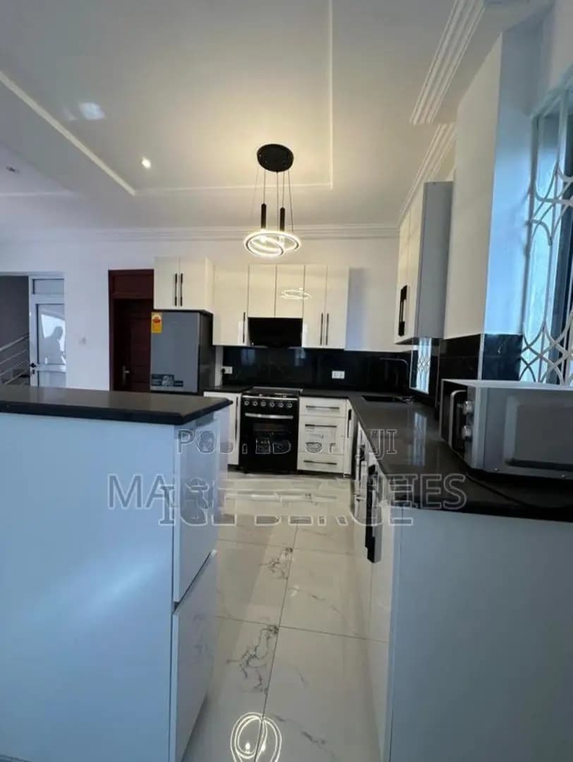 3bdrm Apartment in Sunshine Estate for rent - 3 bedroom Apartment in Greater Accra, Ashaley Botwe, Lake Side Estate - Rent
