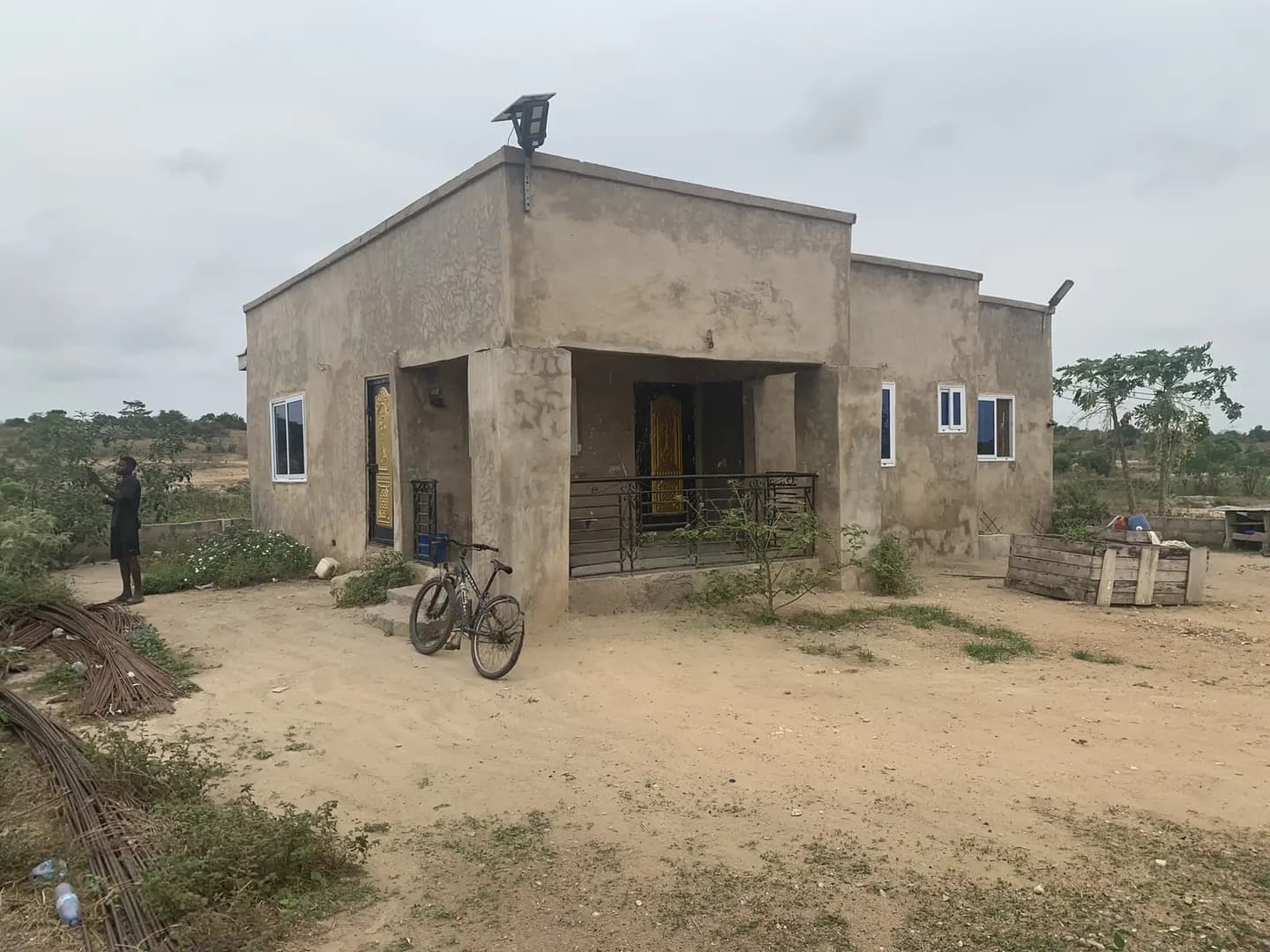 A Semi Completed 4 Bedrooms Self Compond For Sale. - 4 bedroom House in Central Region, Awutu Senya East Municipal - Sale