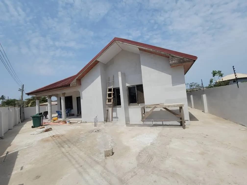 Chamber and Hall Self Contained and Self Compound - Commercial in Greater Accra, Teshie - Rent