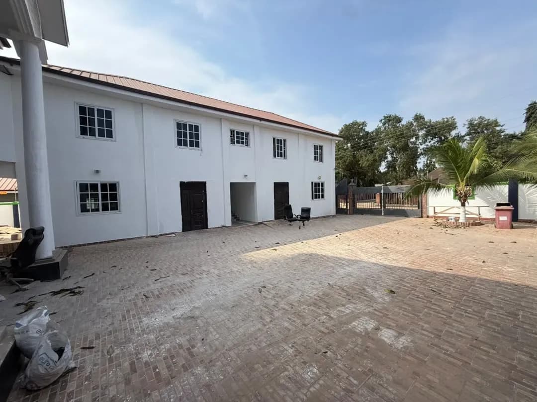 Fully Furnished 19 Beds Hospital Kasoa - 19 bedroom Commercial in Greater Accra, Kasoa, Adade - Sale