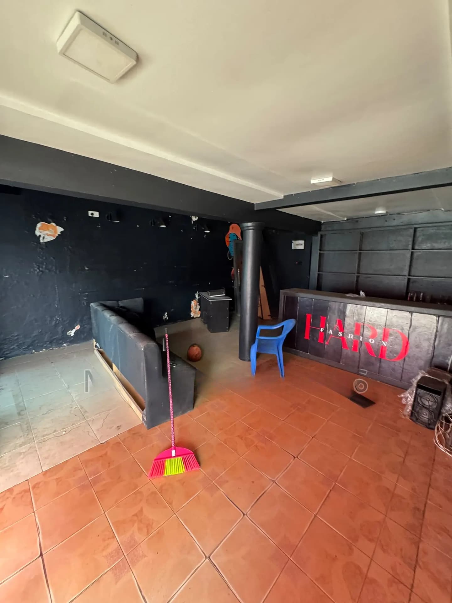 Spacious Shop for Rent at Achimota Kingsby by the Tarred Road - Commercial in Greater Accra, Achimota - Rent