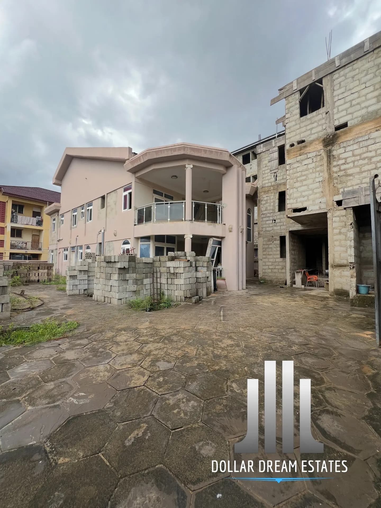 13 Bedroom Hostel on Sale - 13 bedroom Commercial in Greater Accra, East Legon - Sale