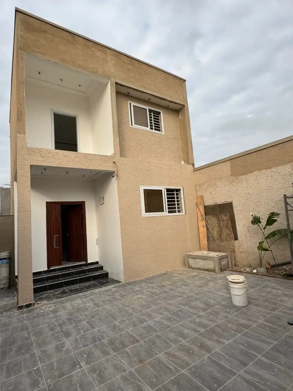 Newly Built Chamber N Hall Self Compound Lakeside Estate - Commercial in Greater Accra, Ashaley Botwe, Lake Side Estate - Rent