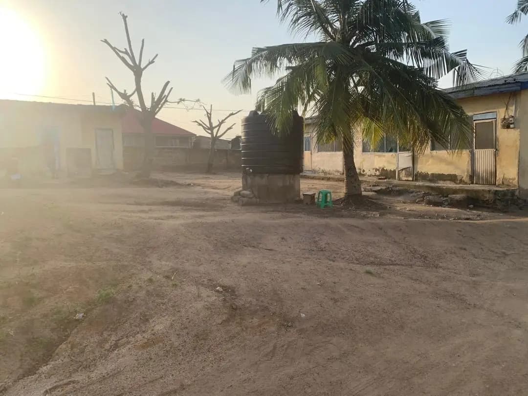 A House for Sale at Ablekuma. - Commercial in Greater Accra, Ablekuma, Agape - Sale