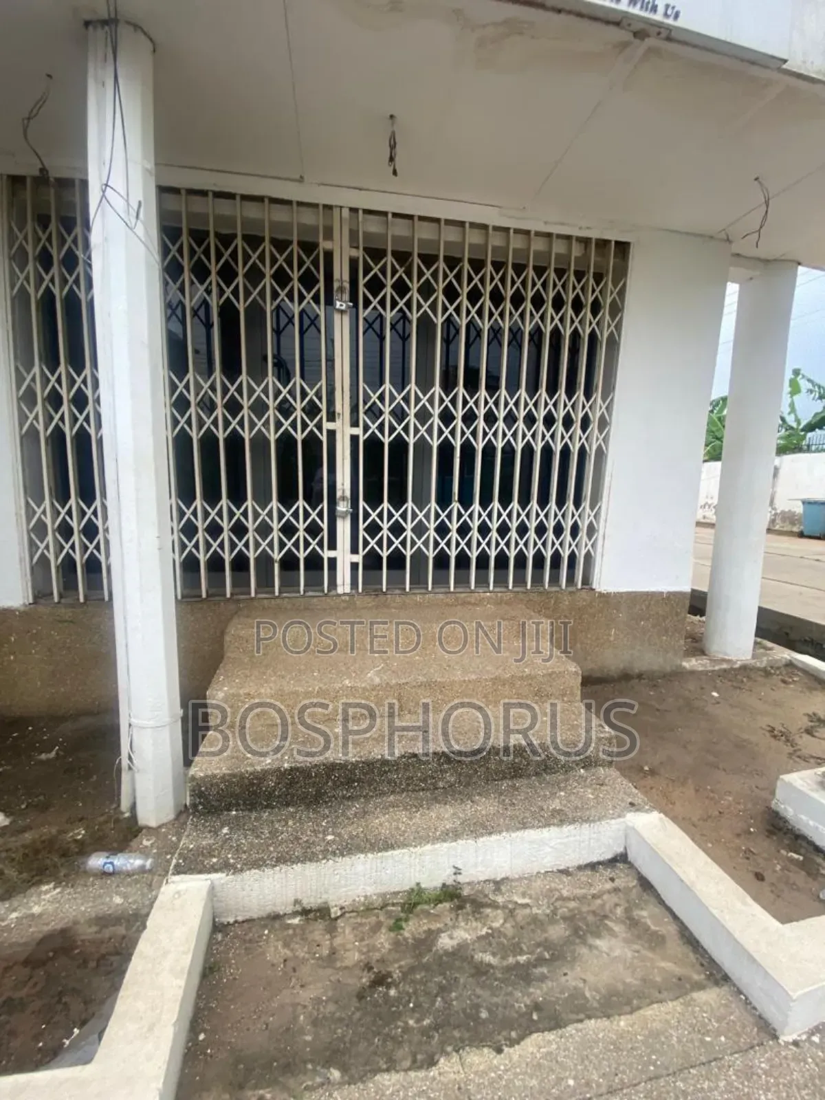 Shop for Rent at Dzorwulu - Commercial in Greater Accra, Dzorwulu - Rent