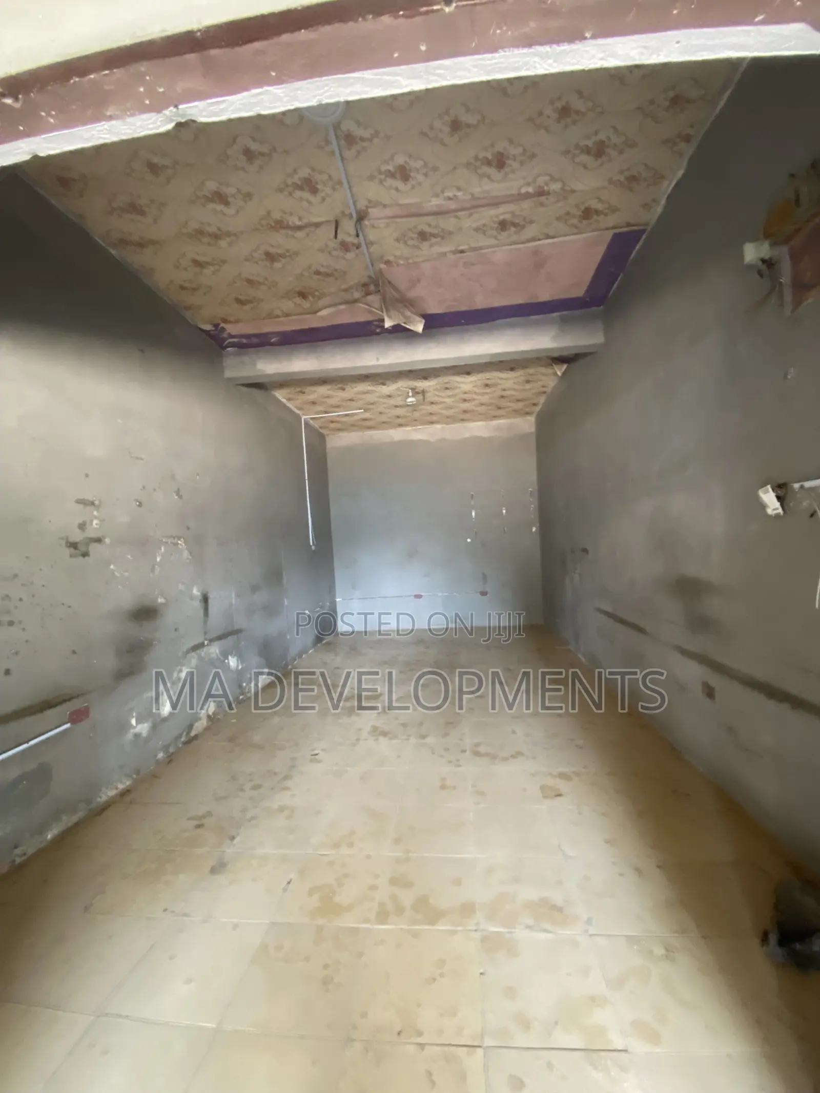 Shop With Washroom for Rent at Lapaz Near the Main Road. - Commercial in Greater Accra, Lapaz - Rent