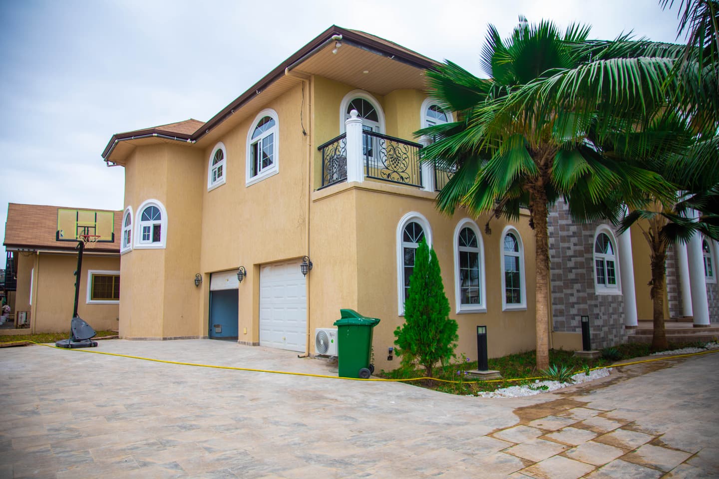 FIVE BEDROOM DETRACHED HOUSE FOR RENT IN ADJIRINGANOR - 5 bedroom House in Greater Accra, Adjiriganor - Rent