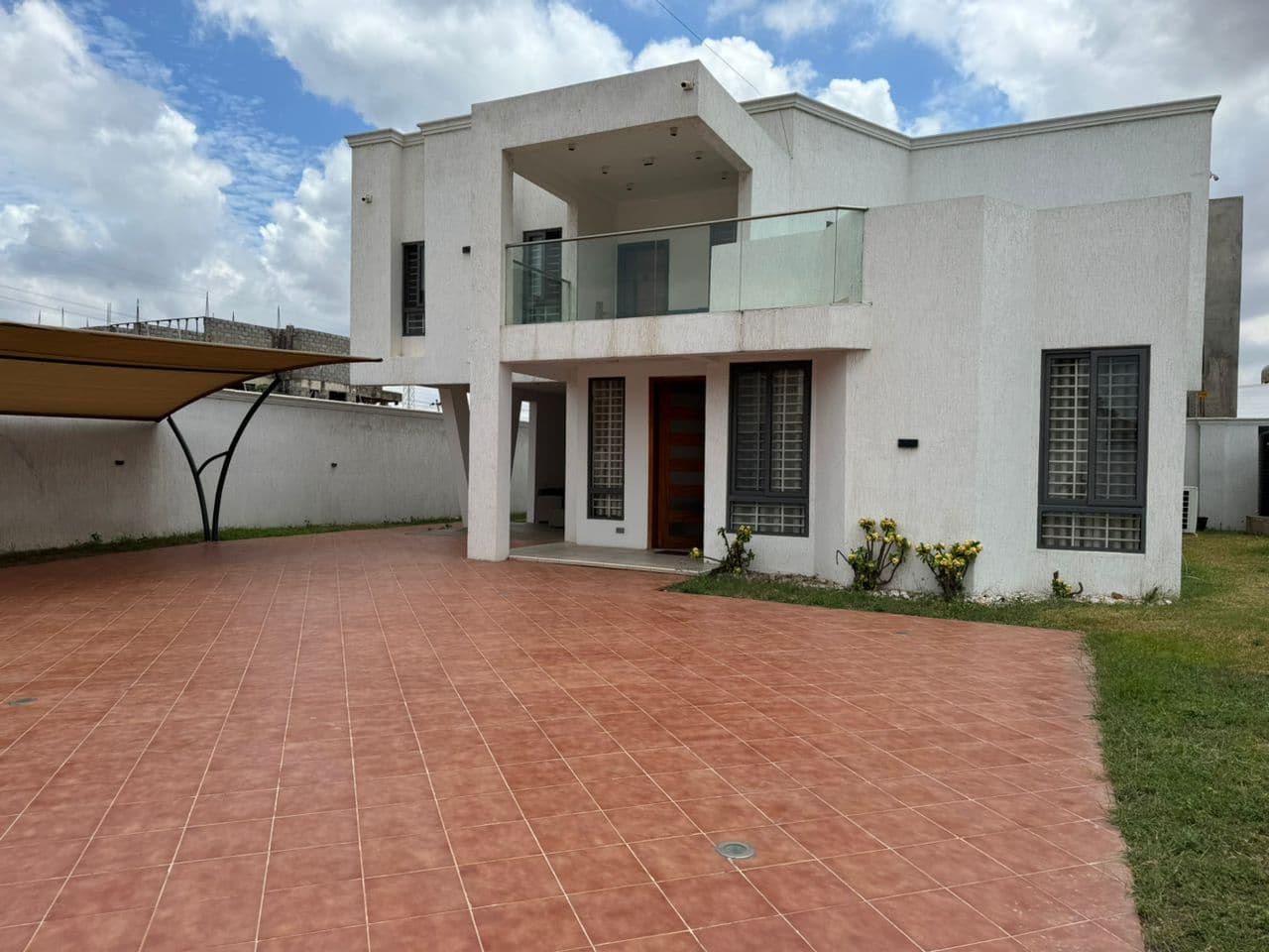 Fully Furnished Four Bedroom - 4 bedroom House in Greater Accra, Accra - Rent